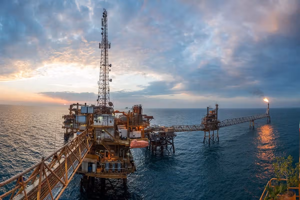 یک سال پس از بازگشت فشار حداکثری، صادرات انرژی ایران همچنان پابرجاست