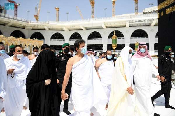 نخستوزیر سابق پاکستان و همسرش به ۱۷ سال زندان محکوم شدند