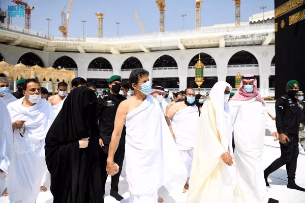 نخستوزیر سابق پاکستان و همسرش به ۱۷ سال زندان محکوم شدند