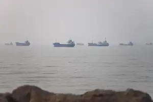 ادامه تقابل تهران و واشینگتن در خلیج فارس؛ سپاه یک کشتی با پرچم تایلند را هدف قرار داد
