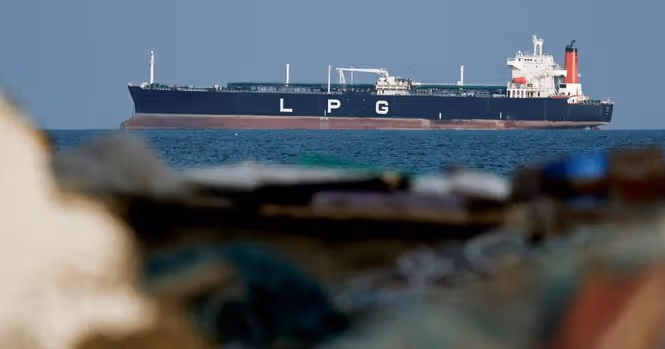 Ships pay passage through Iran’s ‘Toll Booth’