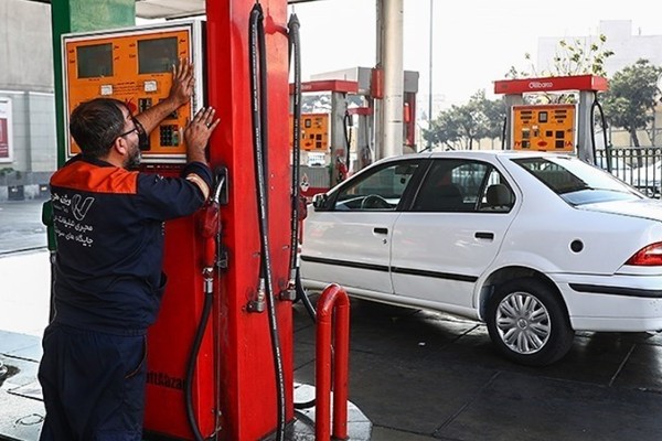 أعلى بنسبة 1644% من المدعوم.. بدء طرح البنزين غير المدعوم بـ87 ألف تومان في "كرمان" بإيران