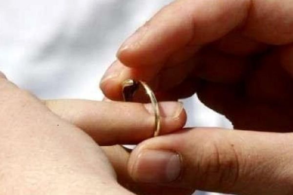 إحصائية رسمية: زواج 131 ألف فتاة قاصرة في إيران خلال السنوات الخمس الماضية