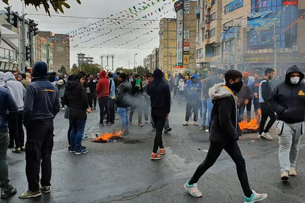 سندیکای کارگران اتوبوسرانی درباره نرخ بنزین: حاکمان آبان ۹۸ را فراموش نکنند