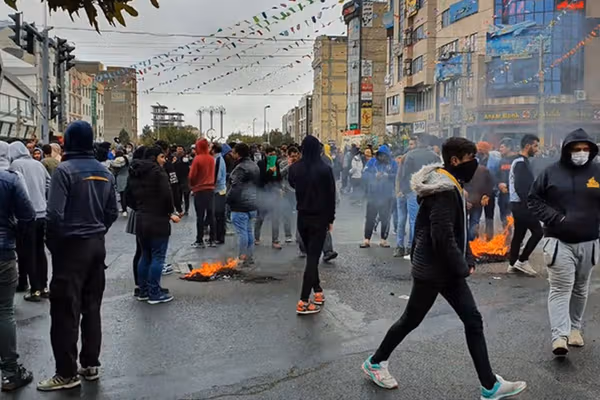 سندیکای کارگران اتوبوسرانی درباره نرخ بنزین: حاکمان آبان ۹۸ را فراموش نکنند