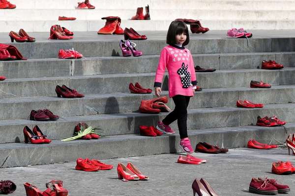 قتل النساء في إيران: جريمة عائلية أم استراتيجية حكومية لقمعهن؟