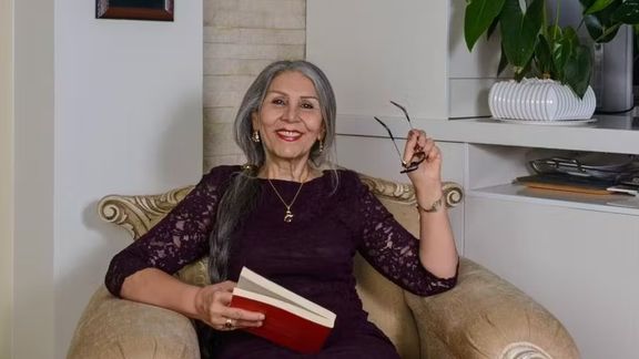 اتحاد الكتّاب البريطاني يحذر إيران من إعادة شاعرة بهائية إلى السجن بعد تدهور حالتها الصحية