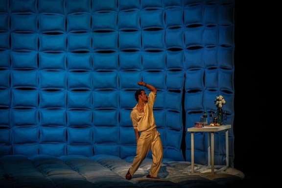 File photo of Ali Shadman during a performance in Tehran. Police raided Shadman’s birthday party on November 29, 2025.