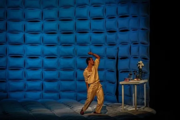 File photo of Ali Shadman during a performance in Tehran. Police raided Shadman’s birthday party on November 29, 2025.