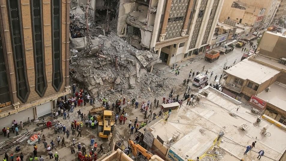 The chaotic scene two days after the Metropol collapse. May 25, 2022