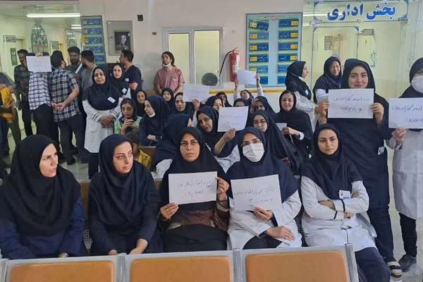 احتجاجات واسعة للممرضين في مختلف مدن إيران.. بسبب تجاهل مطالبهم