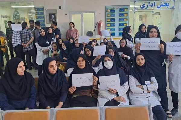 احتجاجات واسعة للممرضين في مختلف مدن إيران.. بسبب تجاهل مطالبهم