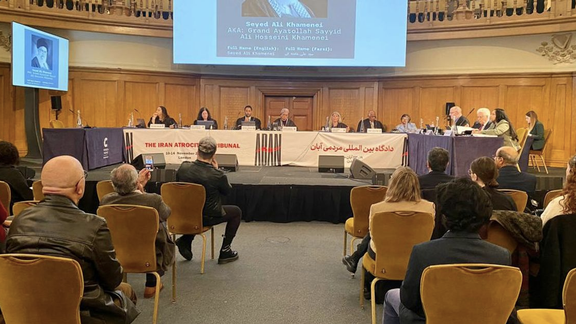 محكمة نوفمبر الشعبية الدولية تؤكد تورط خامنئي و12 مسؤولاً إيرانيا في جرائم ضد الإنسانية