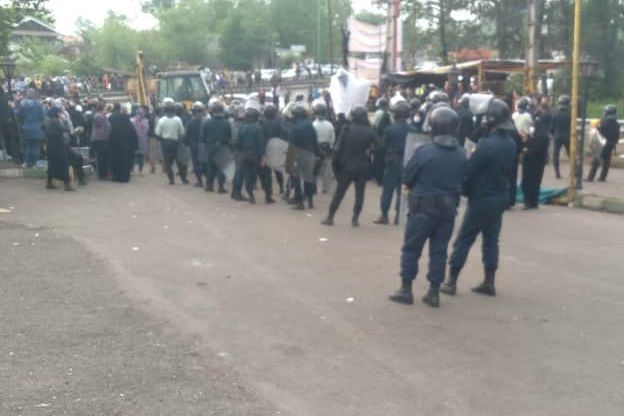 قوات الأمن الإيرانية تستخدم الغاز والرصاص لفض تجمع احتجاجي ضد "مدافن النفايات"