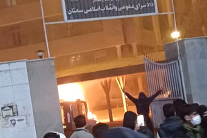 استقرار تکتیرانداز در دفتر امامجمعه و خوابگاه دانشجویی برای سرکوب اعتراضات سمنان