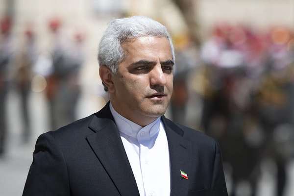 النمسا تستدعي السفير الإيراني بعد نشره صورة لعلم حزب الله اللبناني