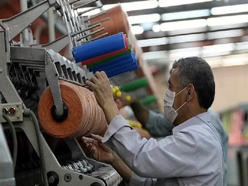فصل 135 عاملًا إيرانيًا من مصنع للنسيج.. بسبب مشاركتهم في الاحتجاجات