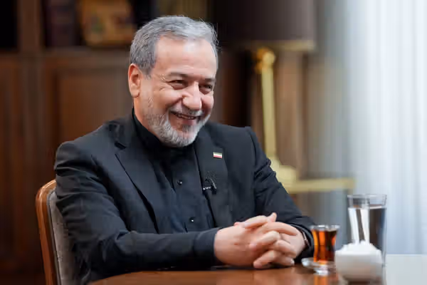 رسانه وابسته به سپاه پاسداران: نبود ارتباط میان عراقچی و مجتبی خامنهای نباید فاش میشد