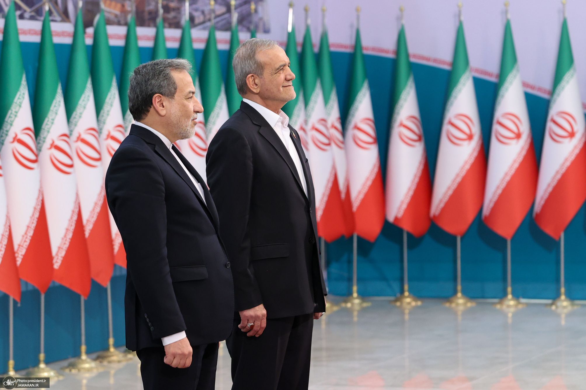 پزشکیان به عراقچی دستور داد در صورت وجود فضای مناسب زمینه مذاکره با آمریکا را فراهم کند