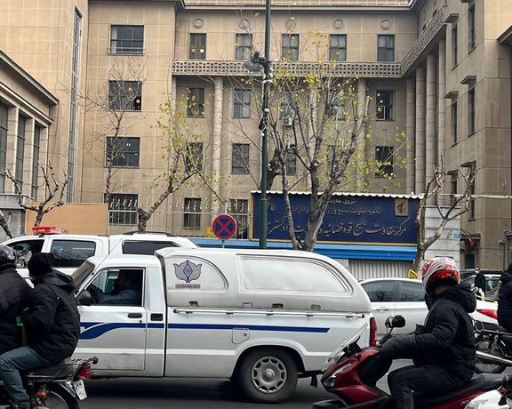 گزارش روزنامه دولت از ضارب مقیسه و رازینی: آبدارچی جوان ۱۰ سال سابقه کار در دادگستری داشته