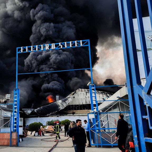 آتشسوزی گسترده در سه انبار الکترواستیل مشهد؛ منابع رسمی از مهار آتش خبر دادند