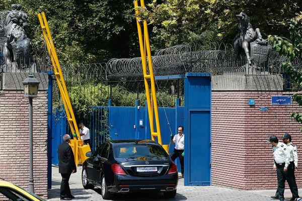 السفير الإيراني في لندن: وفد يزور طهران للتفاوض حول سداد ديون على بريطانيا