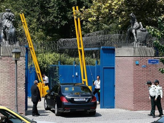 السفير الإيراني في لندن: وفد يزور طهران للتفاوض حول سداد ديون على بريطانيا