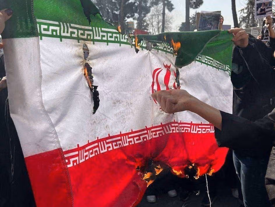 ۱۴۰۴؛ سال تلاقی جنگ، سرکوب و بحران سقوط جمهوری اسلامی