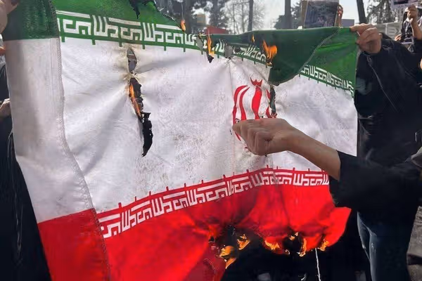 ۱۴۰۴؛ سال تلاقی جنگ، سرکوب و بحران سقوط جمهوری اسلامی