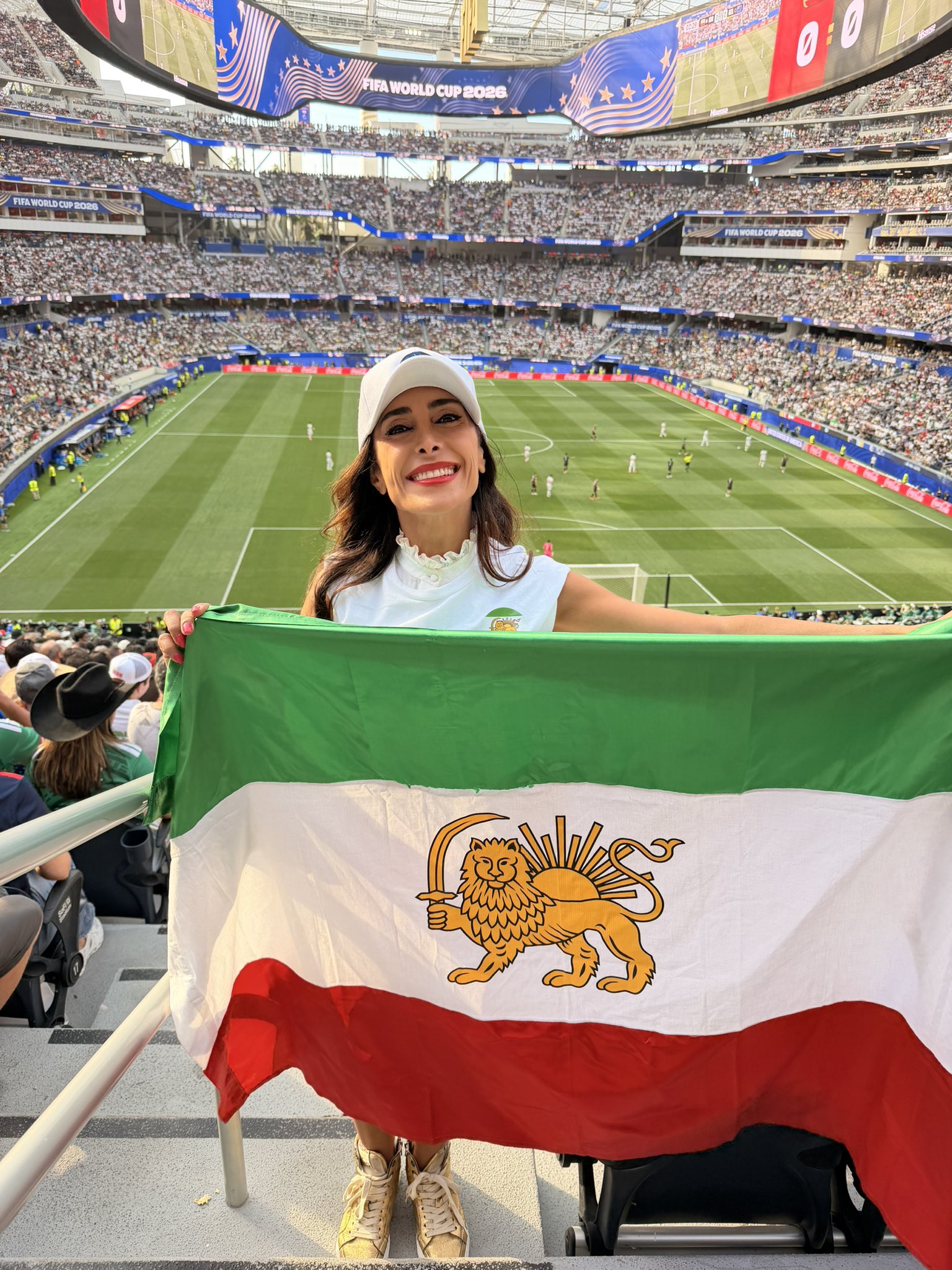 صفایی، نماینده پارلمان بلژیک: هیچ پرچم ایدئولوژیکی نمی‌تواند جای پرچم شیروخورشید را بگیرد