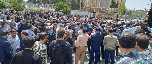 تجمع مالباختگان پروژه مسکن «پهنه طبیعت» و درگیری آنان با مدیر بنیاد تعاون ارتش