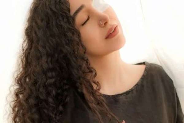إيرانية فقدت إحدى عينيها برصاص الأمن: أطلقوا الرصاص على بطني وأنا غارقة في دمي