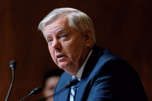 سناتور لیندزی گراهام: باید از محاصره دریایی برای تشدید فشار بر تهران استفاده کرد