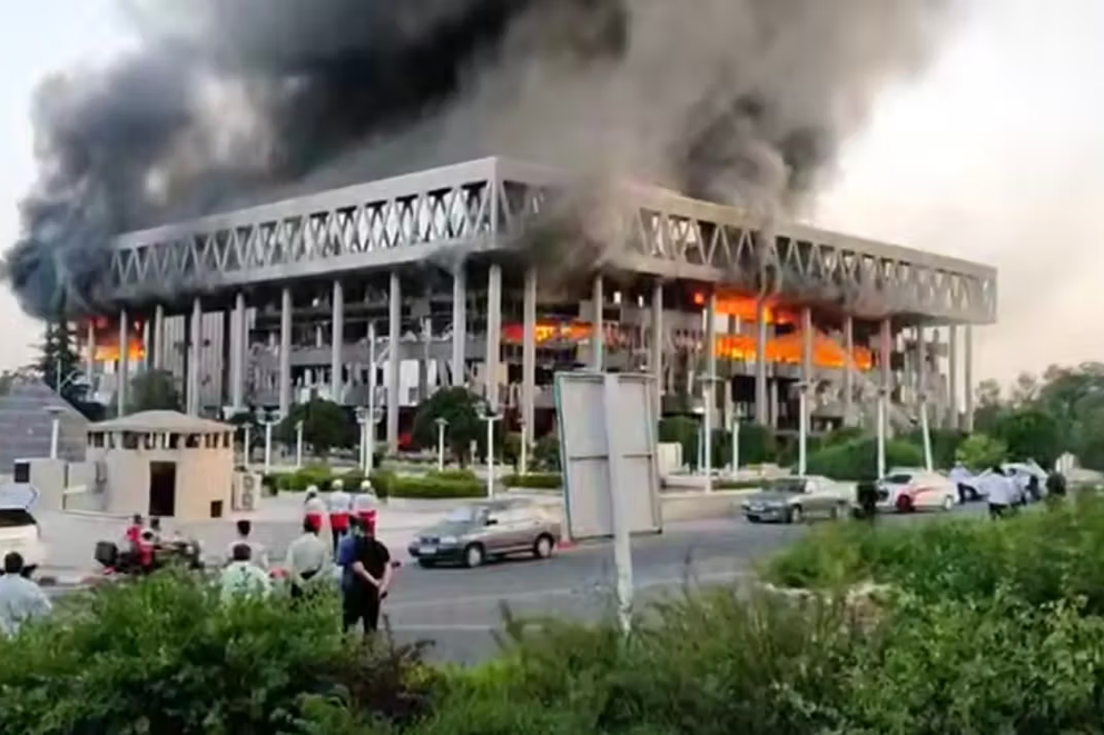 Israel tấn công trụ sở đài truyền hình quốc gia Iran.