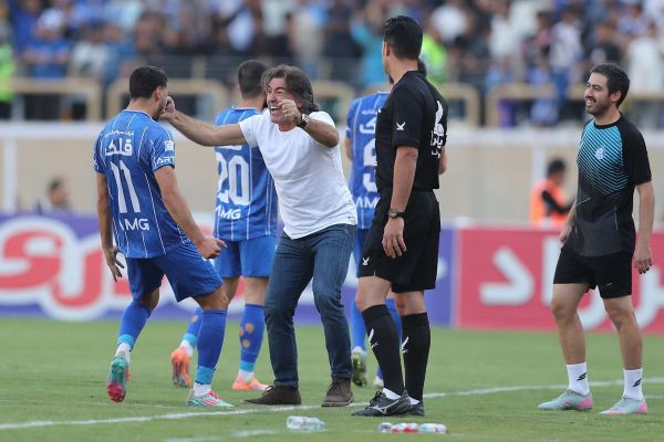 فجرسپاسی ۰-۳ استقلال؛ ساپینتو با سه برد و پس از یک فصل، استقلال را به صدر جدول برد