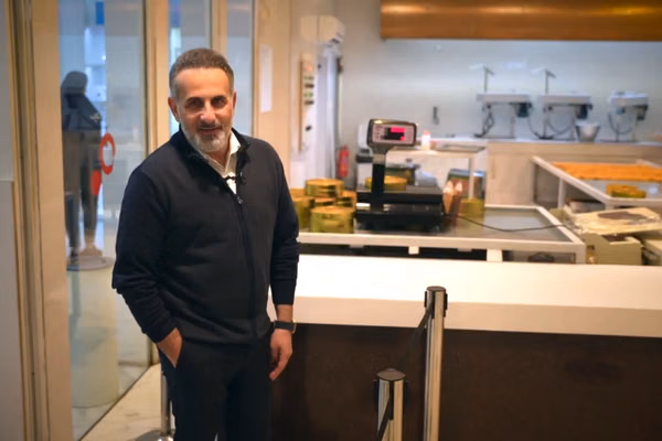 دادستان قم از توقیف اموال و رمزارزهای صادق ساعدینیا، حامی معترضان دیماه خبر داد