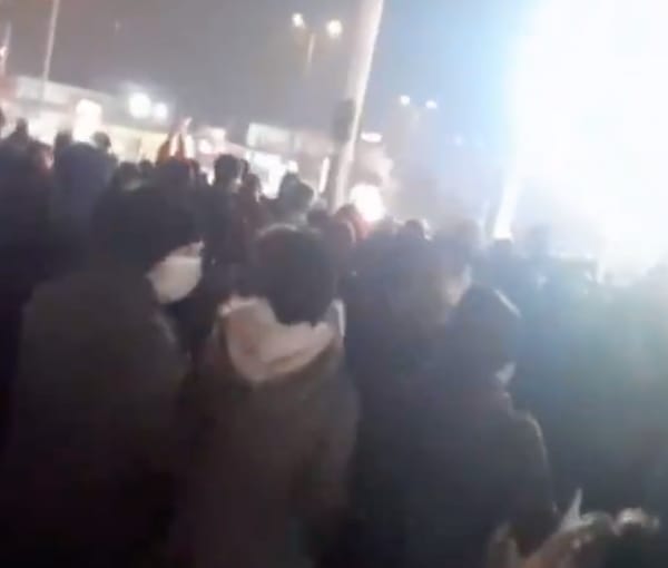 انتفاضة الإيرانيين تتسع في عموم البلاد مع تصاعد الغضب الشعبي من إعدام المتظاهرين