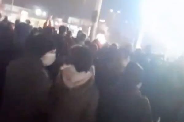 انتفاضة الإيرانيين تتسع في عموم البلاد مع تصاعد الغضب الشعبي من إعدام المتظاهرين