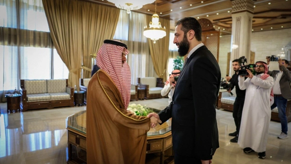 عربستان سعودی و قطر در اقدامی مشترک، حقوق کارکنان دولتی سوریه را تامین مالی میکنند