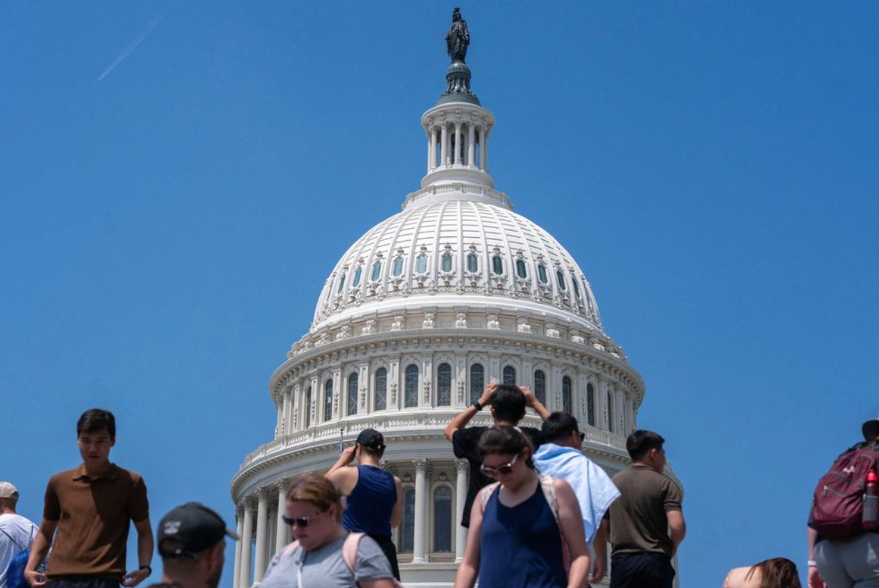 نظرسنجی گالوپ از سقوط بی‌سابقه اعتماد دموکرات‌ها به نهادهای ایالات متحده حکایت دارد