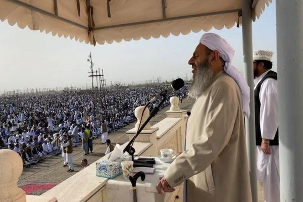 إقامة صلاة العيد في بلوشستان.. رغم إعلان خامنئي الثلاثاء عيد الفطر في إيران