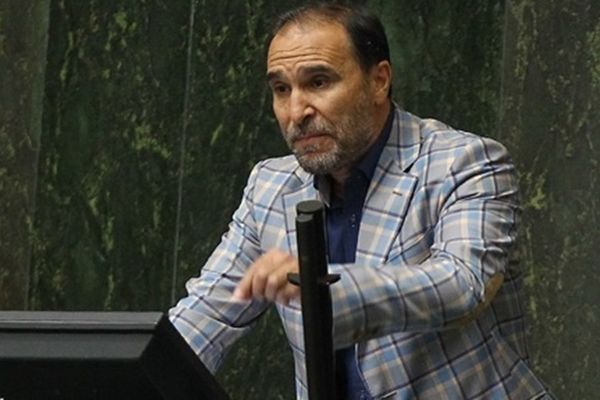 نماینده ملایر: الان مرد متاهل در خیابان اینقدر جورواجور میبیند که از زن خودش سیر میشود