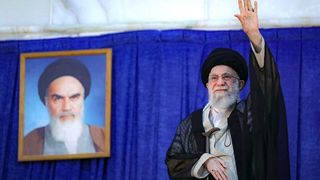 جيل "زد" في إيران.. ينفصل عن النظام ولا يميز بين خامنئي والخميني