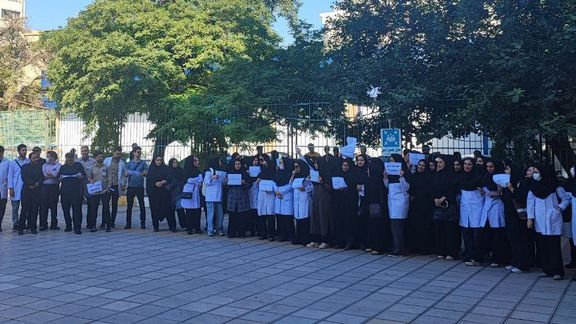 مؤكدين استمرارهم حتى تلبية مطالبهم.. إضرابات الممرضين في إيران تتوسع وتمتد لمدن جديدة