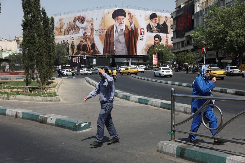 نهمین روز حملات آمریکا به ایران؛ سپاه پاسداران از انفجار دو نفتکش در تنگه...