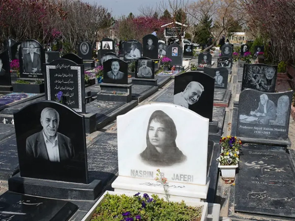 مقام شهرداری اصفهان: عکس زنان روی سنگ قبر با رعایت چارچوبها نصب میشود