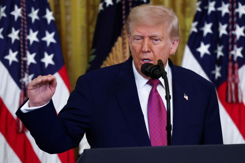 ترامب : على الجميع إخلاء طهران فورا