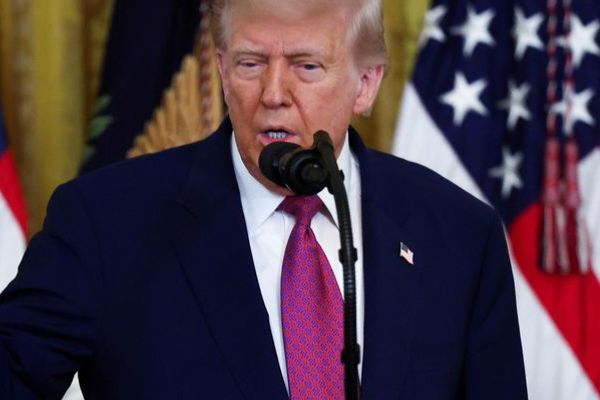 ترامب : على الجميع إخلاء طهران فورا