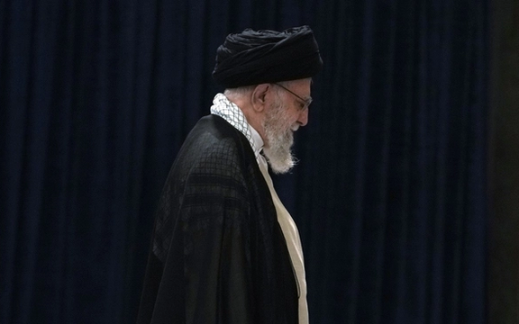 مصادر خاصة لـ"إيران إنترناشيونال": قرار وقف إطلاق النار تم اتخاذه دون علم خامنئي