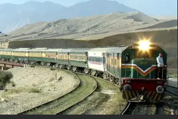 الجيش الإسرائيلي يحذر الإيرانيين من استخدام القطارات حتى الساعة التاسعة مساءً